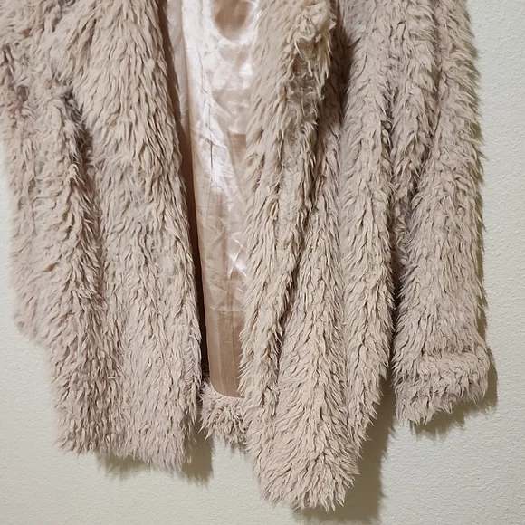 Thread & Supply Gold Cream Teddy Jacket Oversized Fuzzy - Picture 6 of 11